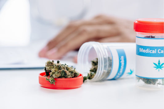 en boks med medisinsk cannabis