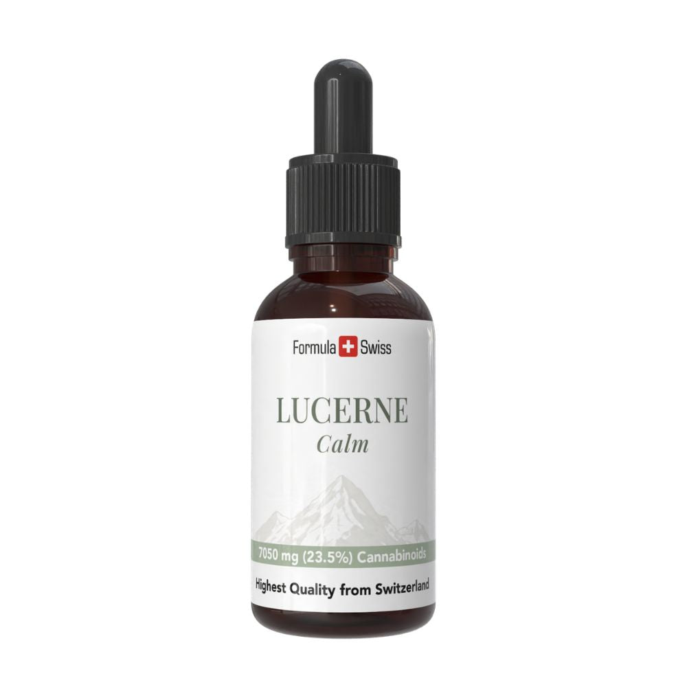 Lucerne Calm-flaske med Formula Swiss-merking på hvit bakgrunn
